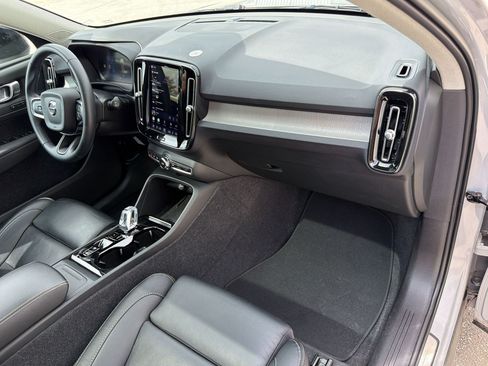 Used 2023 Volvo XC40 B4 Plus w/ Protection Package Premier FWD image 31
