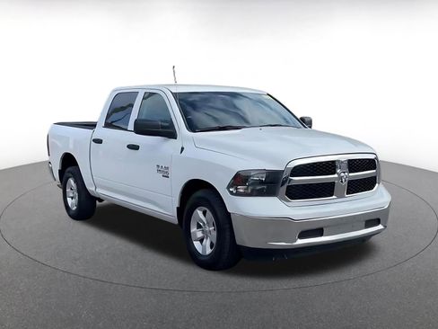 Used 2022 RAM 1500 Classic SLT image 2