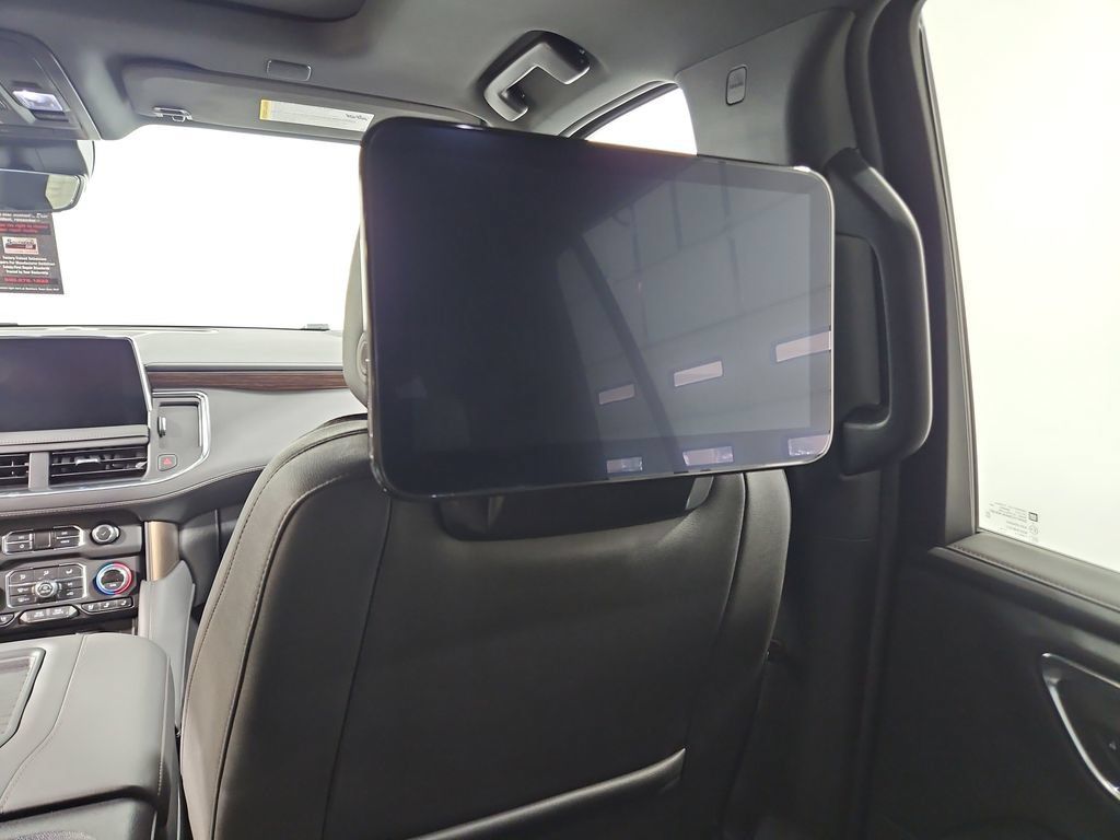 Used 2024 Chevrolet Tahoe High Country AWD/4WD image 32
