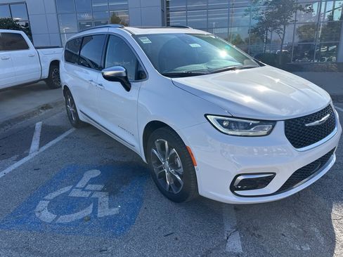 New 2026 Chrysler Pacifica Pinnacle w/ Trailer Tow Group image 6