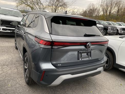 New 2025 Volkswagen Tiguan SE image 5