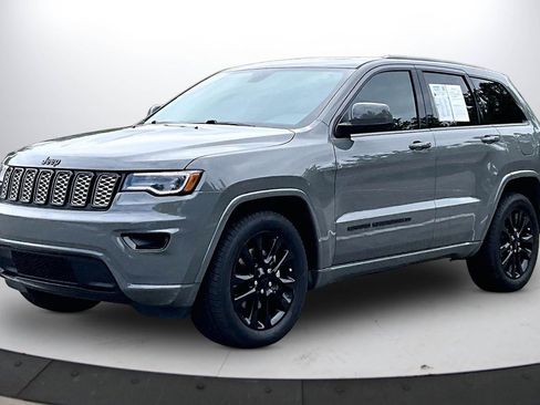 Certified 2022 Jeep Grand Cherokee Laredo X RWD image 4