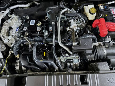 Used 2025 Nissan Kicks SV image 31