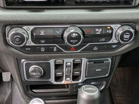 Certified 2024 Jeep Gladiator Sport AWD/4WD image 21