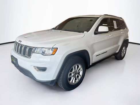 Used 2019 Jeep Grand Cherokee Laredo AWD/4WD image 3