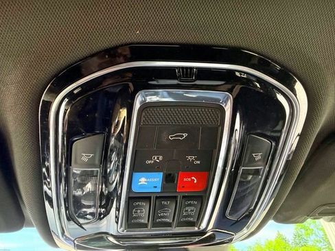 Used 2023 Jeep Grand Cherokee Overland w/ Luxury Tech Group IV AWD/4WD image 34