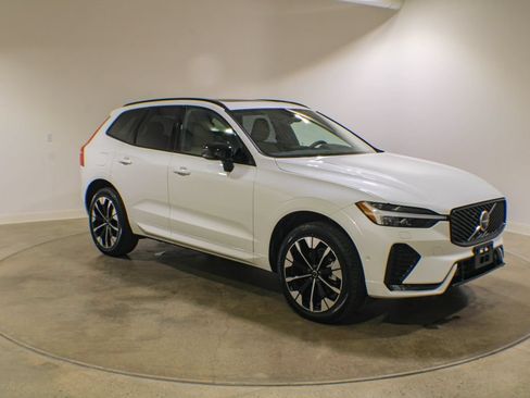 Certified 2026 Volvo XC60 B5 Plus AWD/4WD image 7