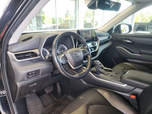 Used 2023 Toyota Highlander XLE AWD/4WD image 14
