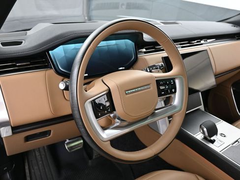 Used 2025 Land Rover Range Rover SE AWD/4WD image 16