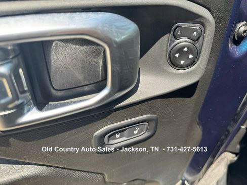 Used 2025 Jeep Wrangler Sport image 33