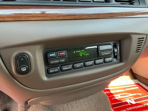 Used 2003 Ford Crown Victoria LX image 31