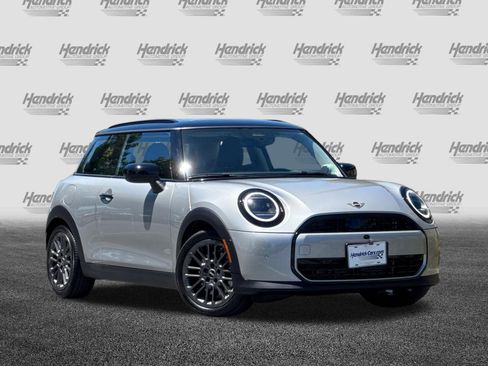 Used 2025 MINI Cooper 2-Door Hardtop FWD image 2