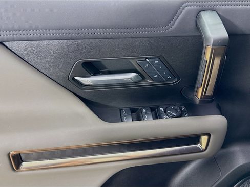 Used 2025 GMC Hummer EV 3X image 18