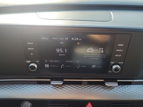 Used 2023 Kia Carnival LX FWD image 29