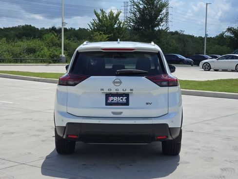 Used 2024 Nissan Rogue SV w/ SV Premium Package FWD image 7