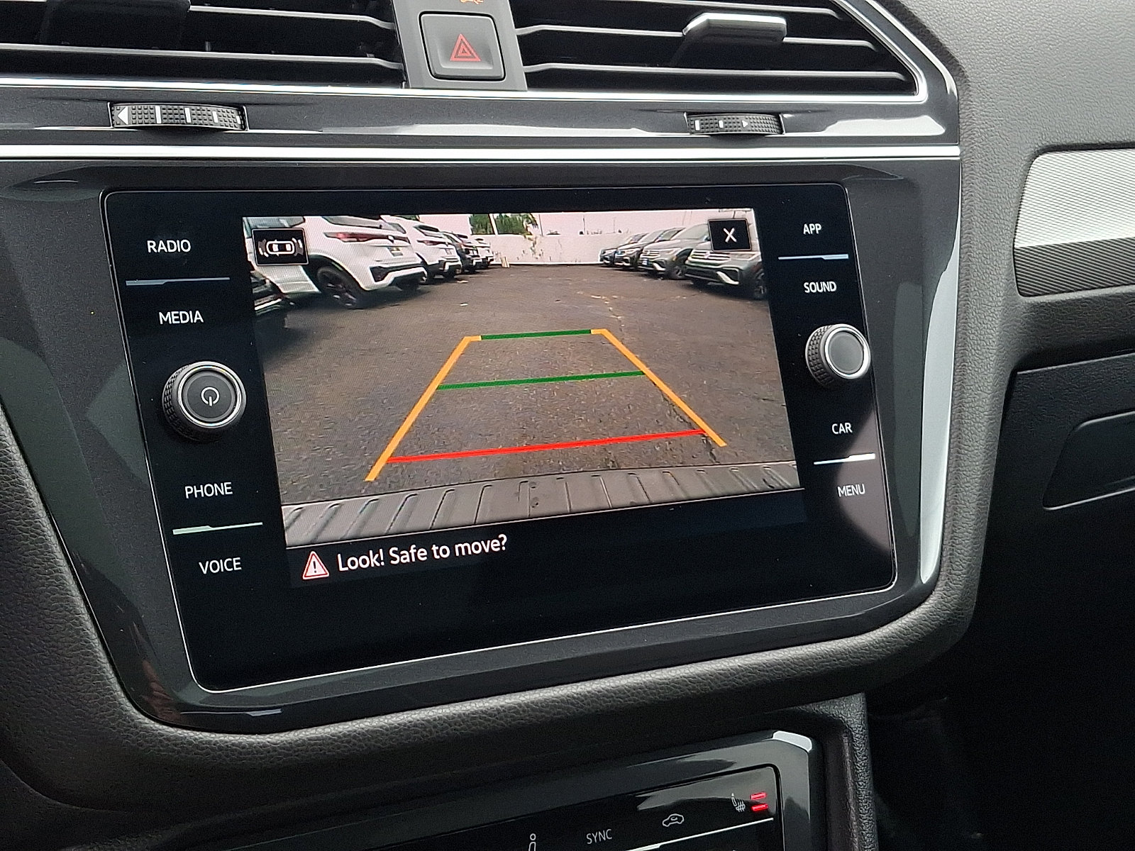 Used 2024 Volkswagen Tiguan SE R-Line AWD/4WD image 20