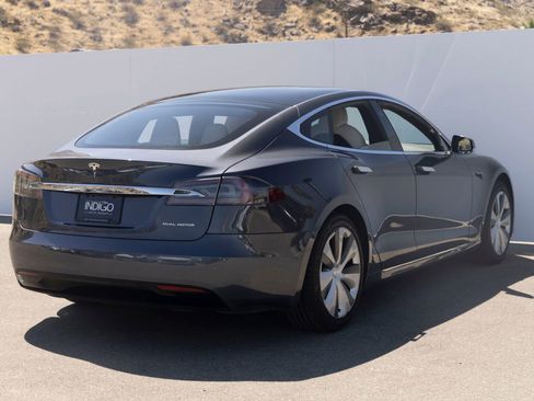 Used 2020 Tesla Model S Long Range Plus image 10