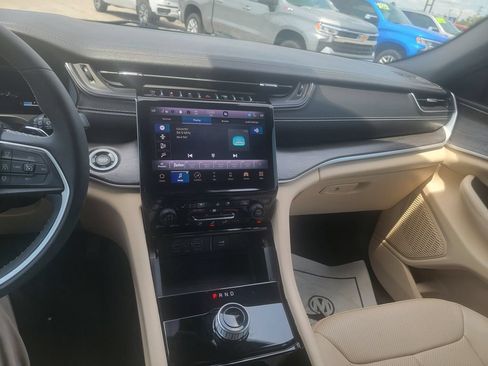 Used 2023 Jeep Grand Cherokee L Limited w/ Luxury Tech Group II RWD image 19