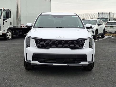 Certified 2025 Kia Sorento LX image 2