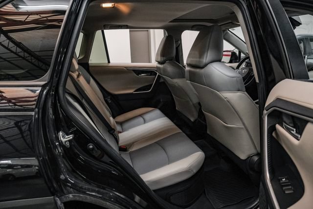 Used 2020 Toyota RAV4 Limited AWD/4WD image 33