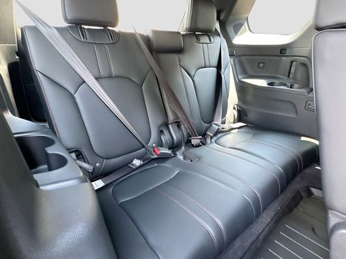 Used 2025 Honda Pilot Black Edition image 29