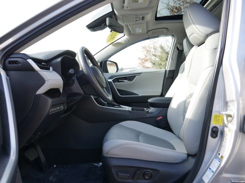 Used 2022 Toyota RAV4 Limited image 13