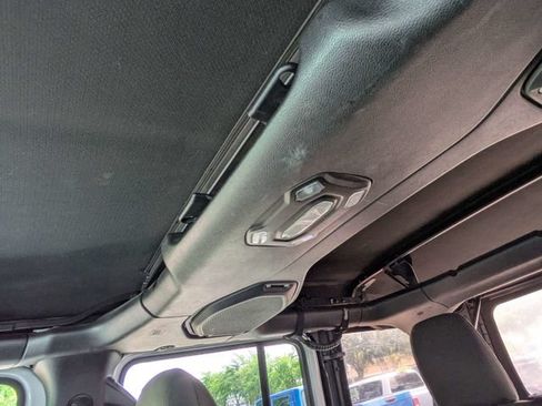 Used 2018 Jeep Wrangler Unlimited Sahara AWD/4WD image 23