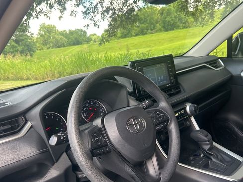 Used 2020 Toyota RAV4 XLE w/ Convenience Package FWD image 12