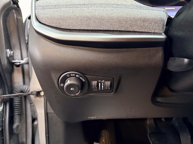 Used 2023 Jeep Compass Latitude w/ Convenience Group AWD/4WD image 19