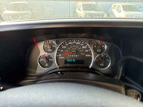 Used 2020 Chevrolet Express 3500 w/ Driver Convenience Package image 13