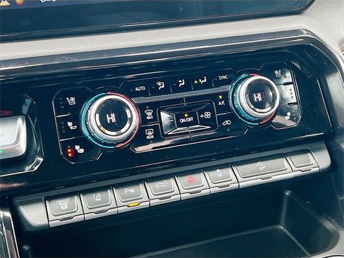 Used 2024 GMC Sierra 2500 AT4 image 19