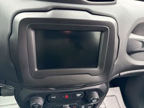 Used 2020 Jeep Renegade Latitude w/ Cold Weather Group image 16