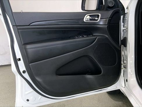 Used 2019 Jeep Grand Cherokee Altitude RWD image 25