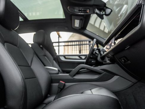 Certified 2025 Porsche Cayenne image 38