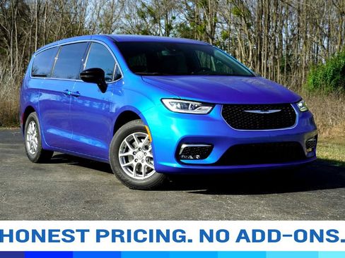 New 2026 Chrysler Pacifica Select image 1