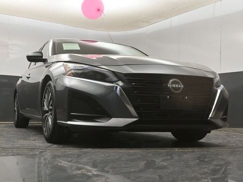 Used 2024 Nissan Altima 2.5 SV image 15