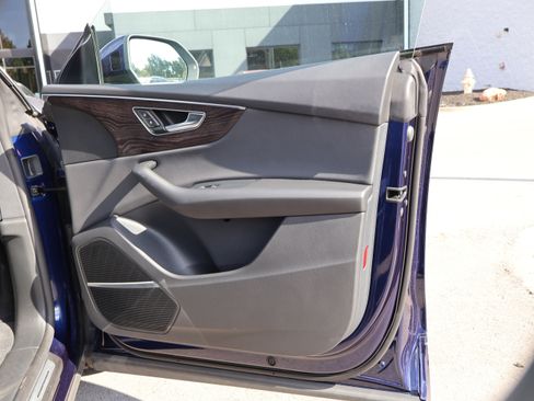 Used 2021 Audi Q8 Prestige w/ Prestige Package image 9