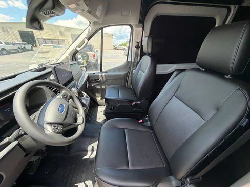 New 2026 Ford Transit 250 148 Medium Roof w/ Load Area Protection Package RWD image 7