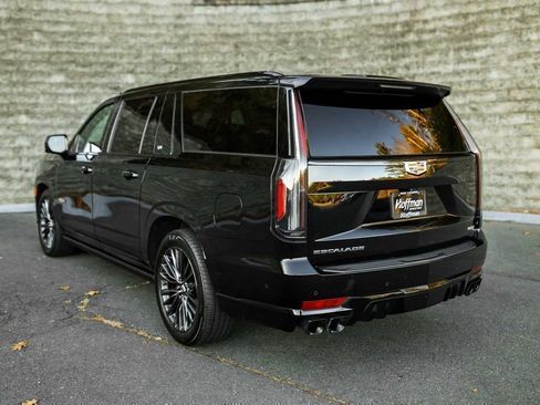 Used 2023 Cadillac Escalade ESV V image 8