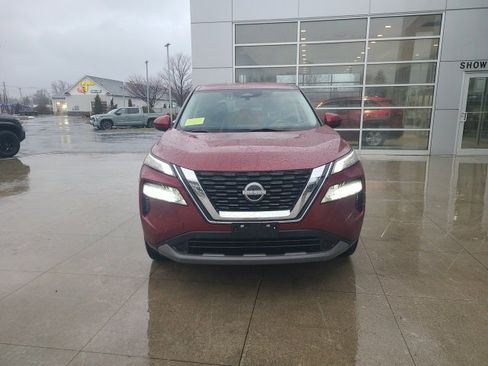 Used 2023 Nissan Rogue SV image 2
