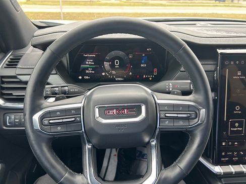 Used 2025 GMC Acadia Elevation image 13