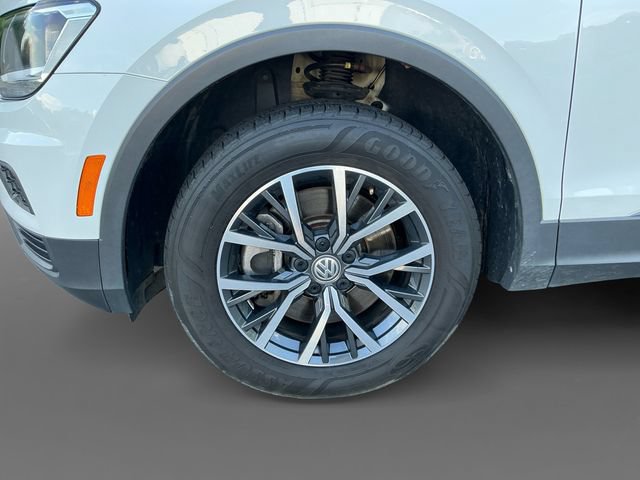 Used 2020 Volkswagen Tiguan SE w/ Panoramic Sunroof Package AWD/4WD image 16