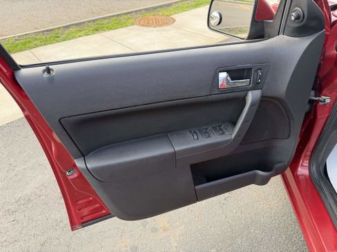 Used 2009 Ford Focus SES image 10