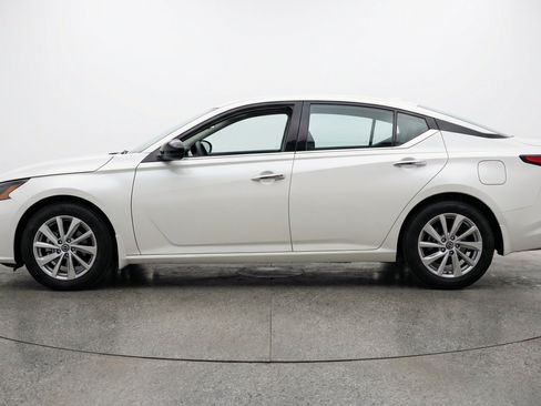 Used 2025 Nissan Altima 2.5 SV FWD image 5
