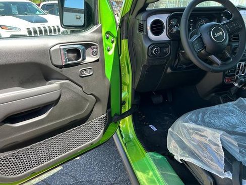 New 2025 Jeep Gladiator Willys image 9