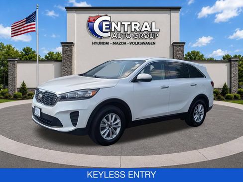 Used 2019 Kia Sorento AWD V6 image 3