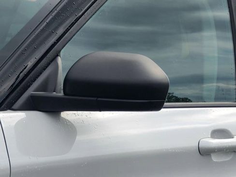 Used 2022 Ford Explorer XLT image 4