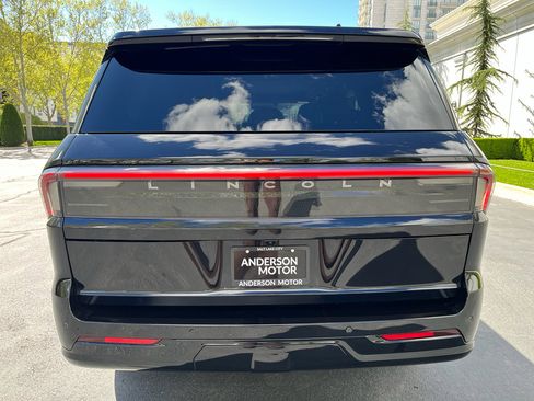 Used 2025 Lincoln Navigator Reserve AWD/4WD image 8