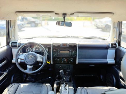 Used 2007 Toyota FJ Cruiser 4WD image 14