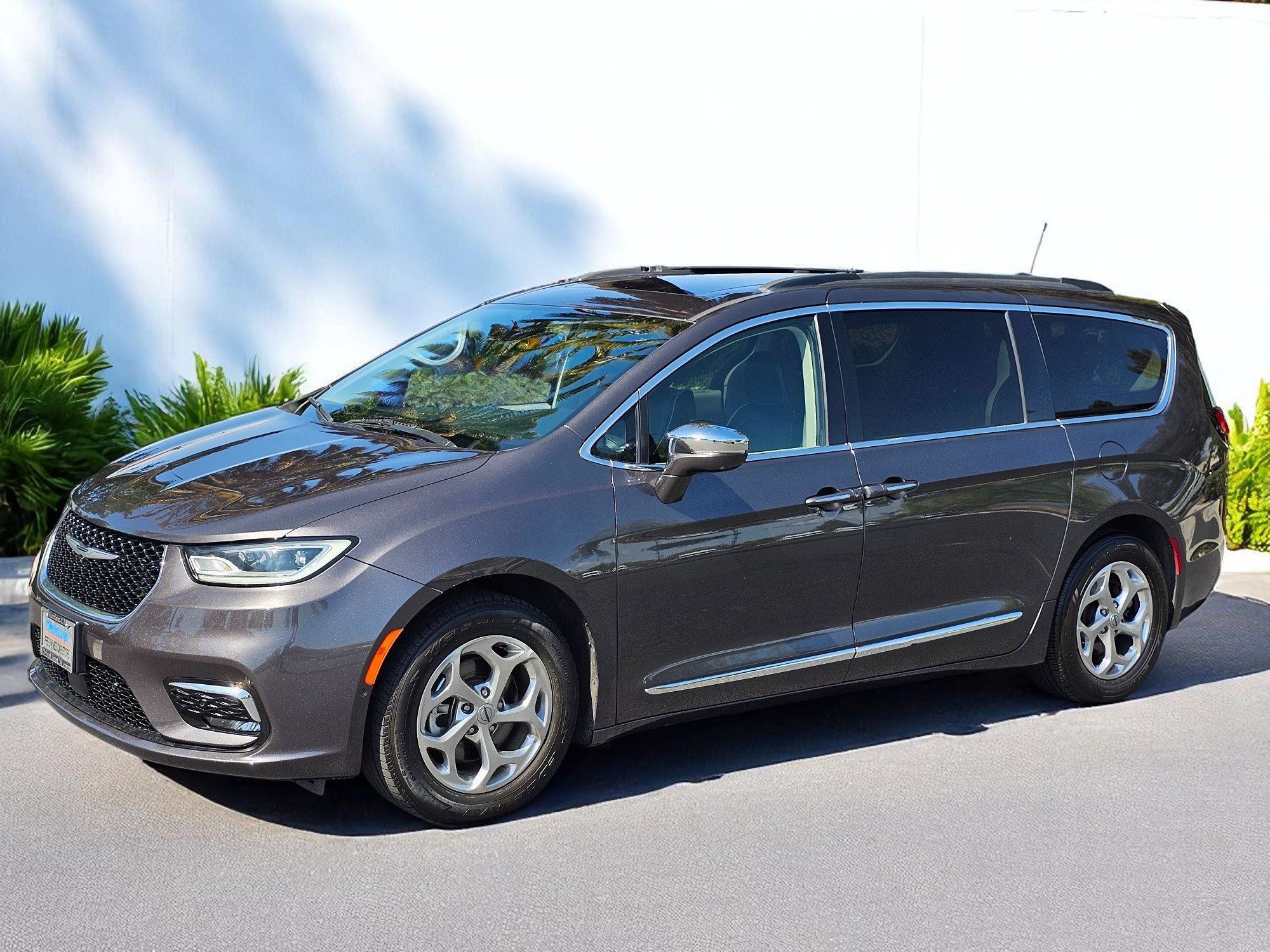 Used 2022 Chrysler Pacifica Limited FWD image 7